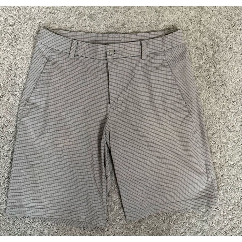 Lululemon Men’s 10” Classic Golf Shorts size 36 Gray Black Stripes